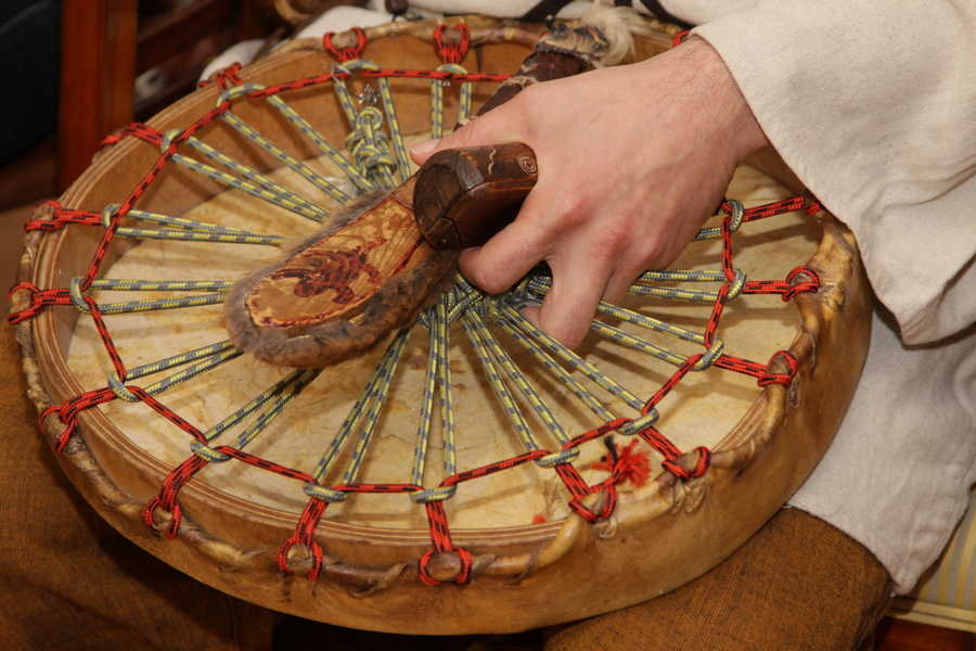 Un ritual shamanic in centrul Bucurestiului – 13 mai, Showroom Exotique